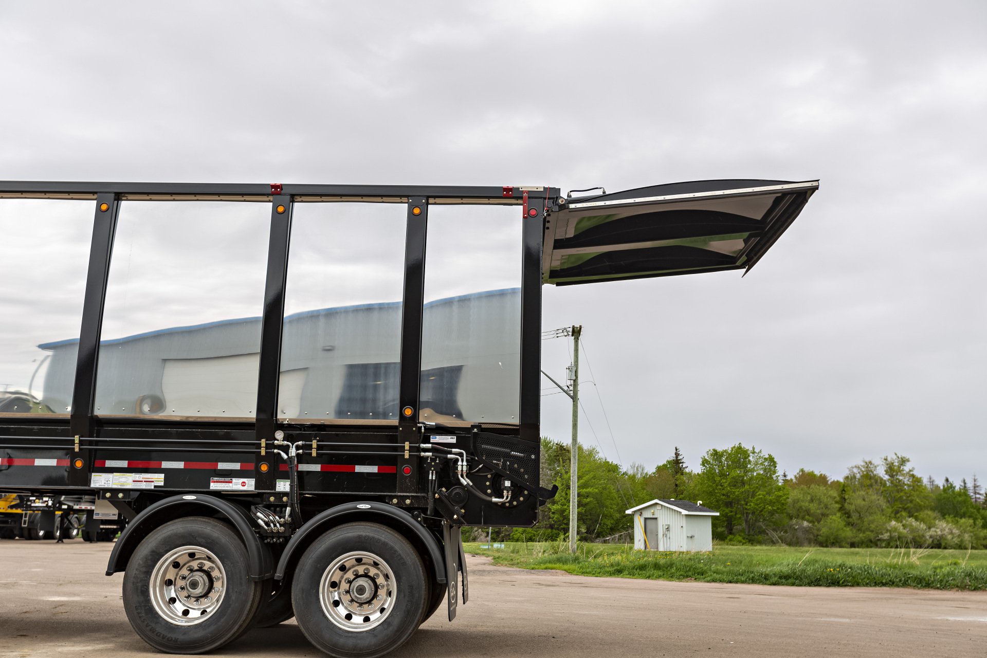 Trout River Industries Live Bottom Trailers