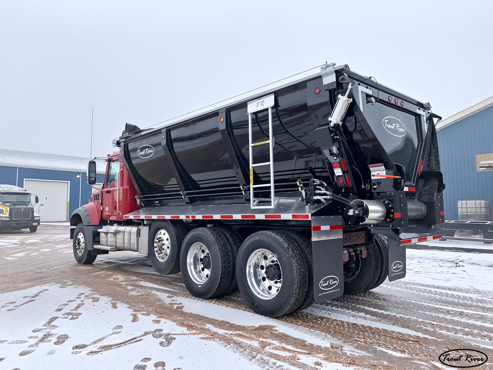 Trout River Industries Live Bottom Trailers