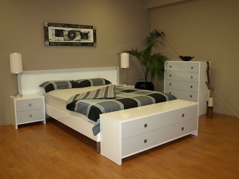 Bedroom Furniture Bedpost