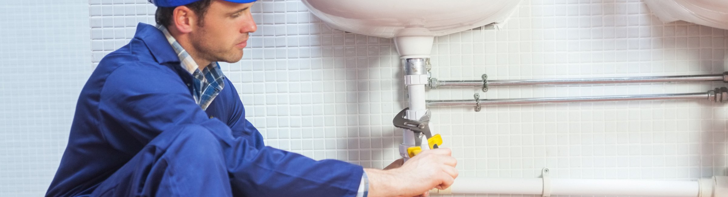 croydon plumbing and hot water plumber installing a water pipe