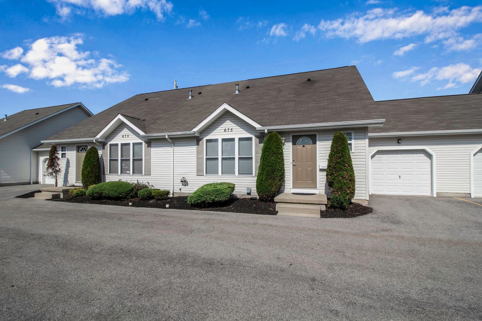 Wyse Properties Holly's Vineyard 2BD/2BA