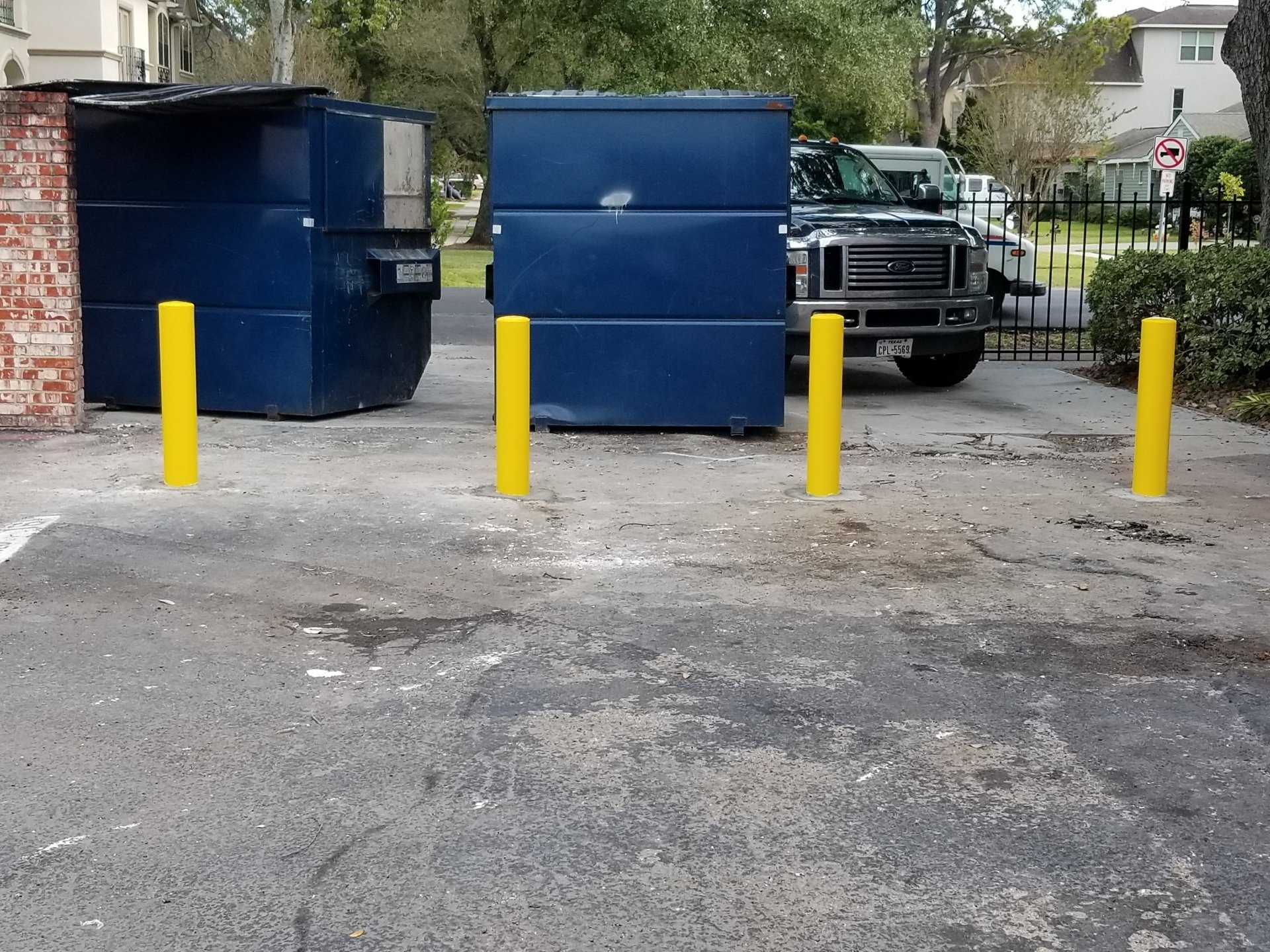 Steel Pipe Bollards Primed and Painted Ready to Install in Concrete