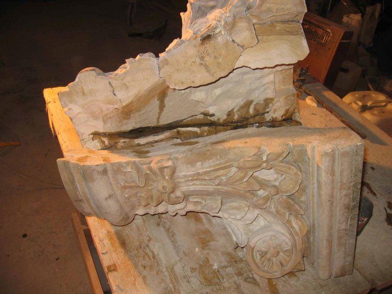 capitello da restaurare