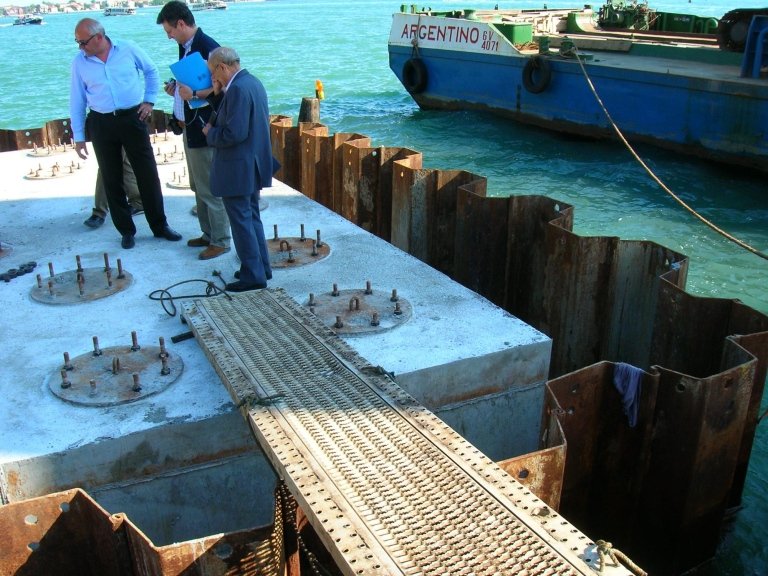 sopralluogo ingegneri presso cantiere