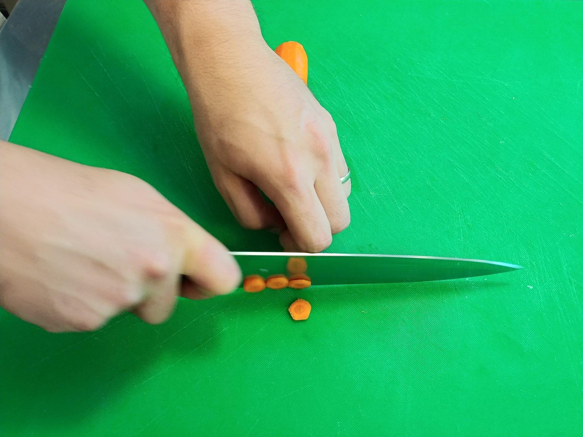 Knife Handling & Cutting Techniques