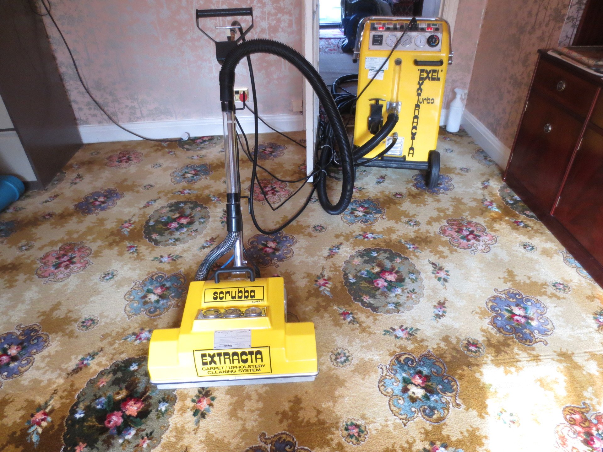 Floor cleaning contractor in Walsall Extracta Carpet Cleaners