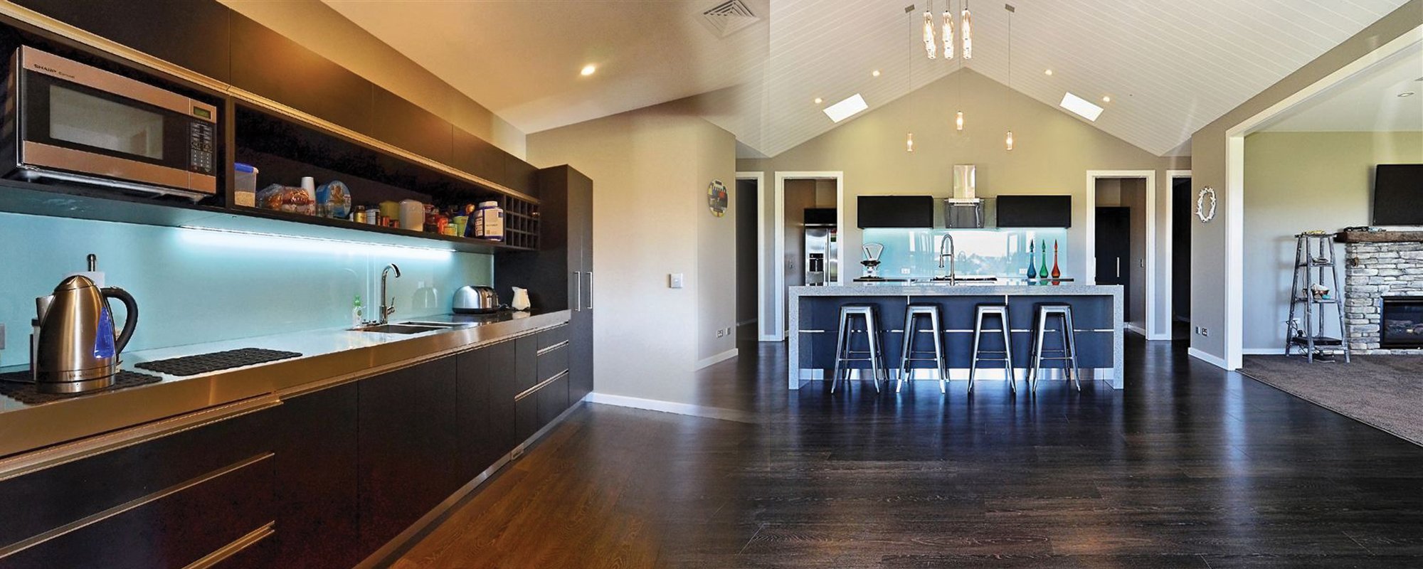 View of the kitchen renovated by expert 