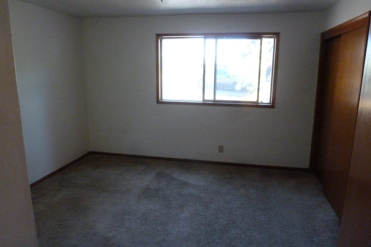 Crown Property Management, Inc. Waldo Terrace Apartments