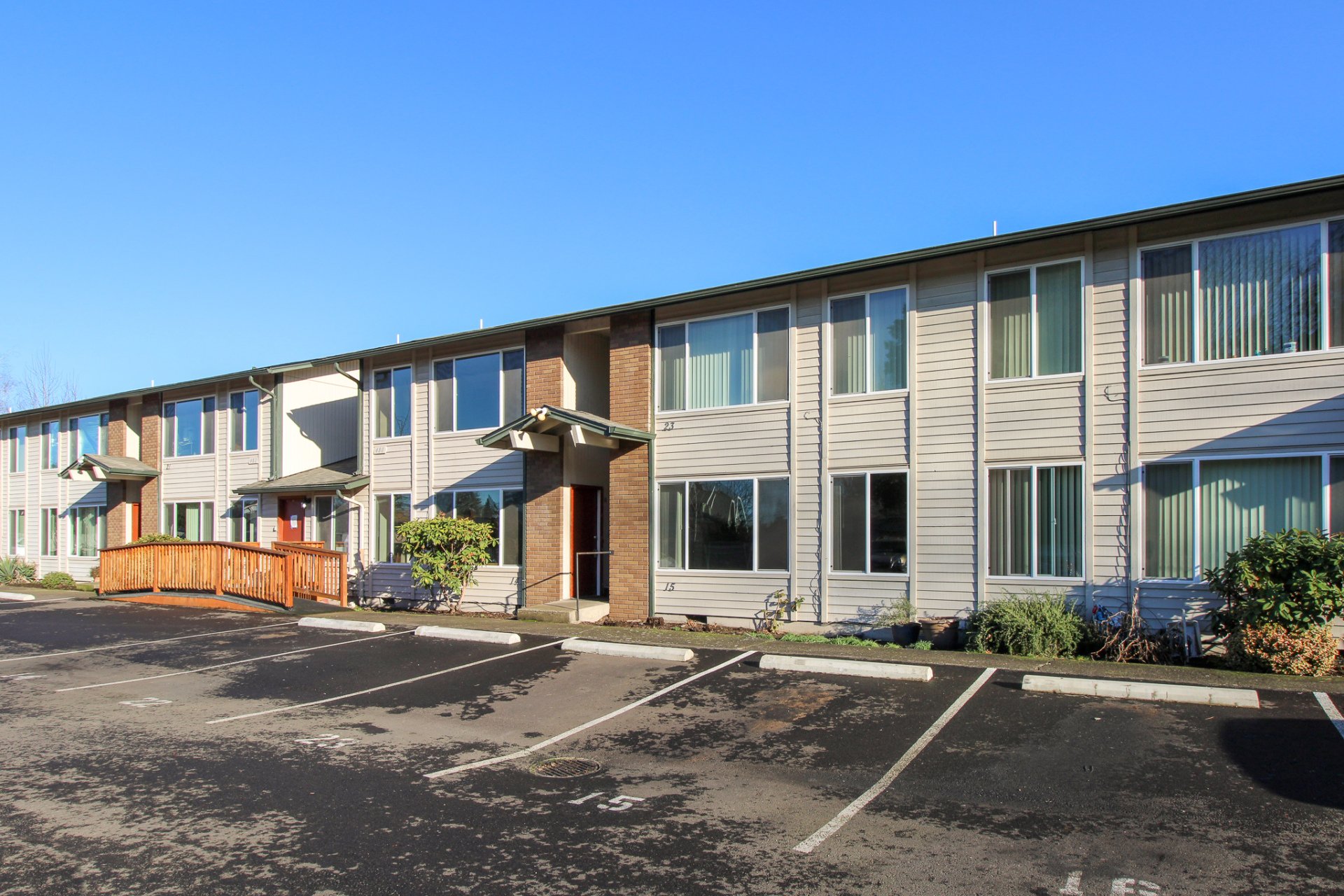 Crown Property Management, Inc. Murphy Manor Apartments