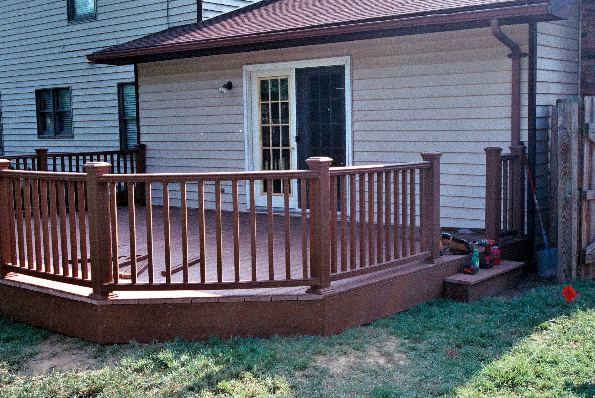 Stunning Backyard Fences & Decks Photos to Inspire Your Outdoor Space