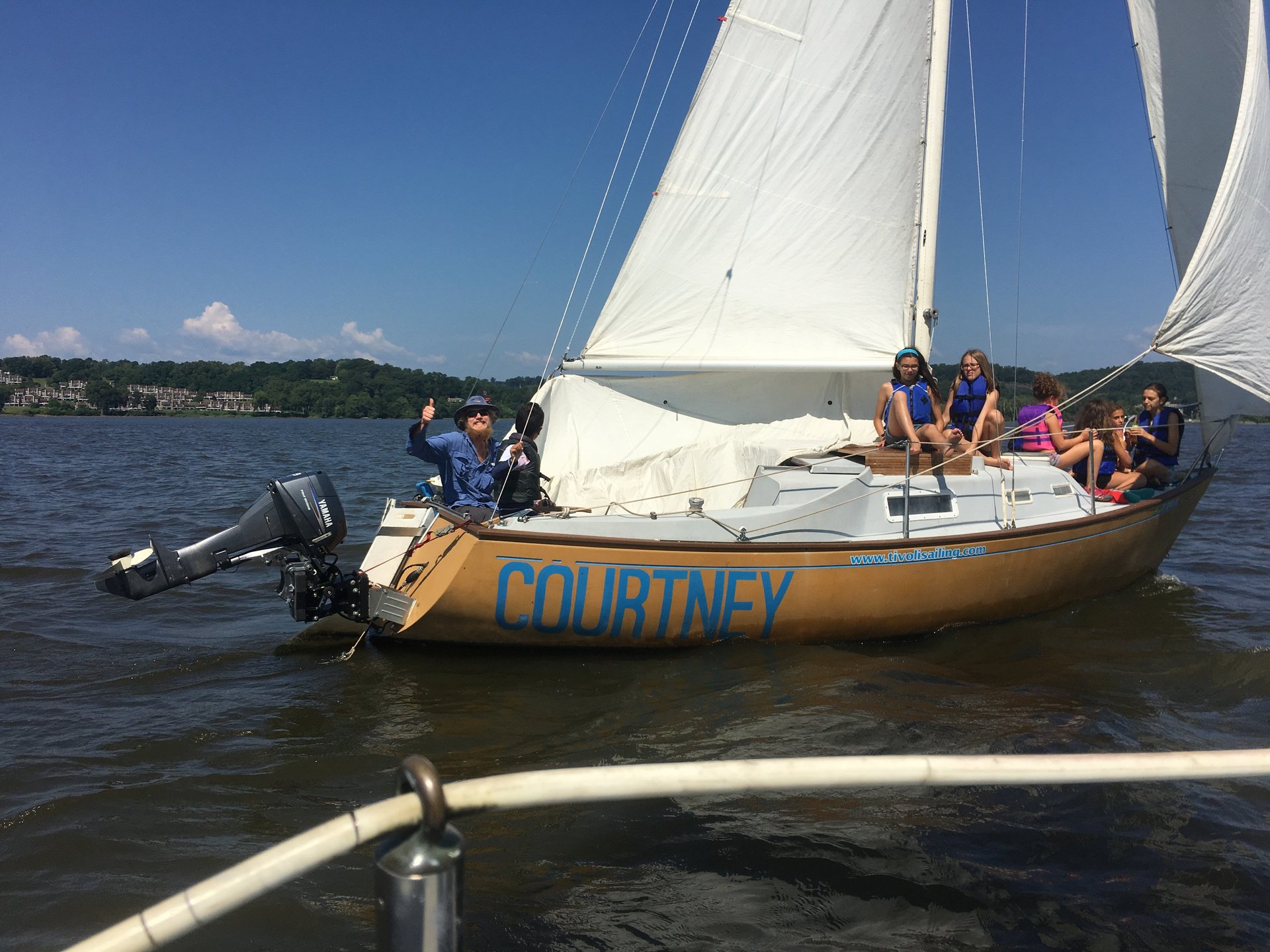 Hudson River Sailing at its Finest with Tivoli Sailing!