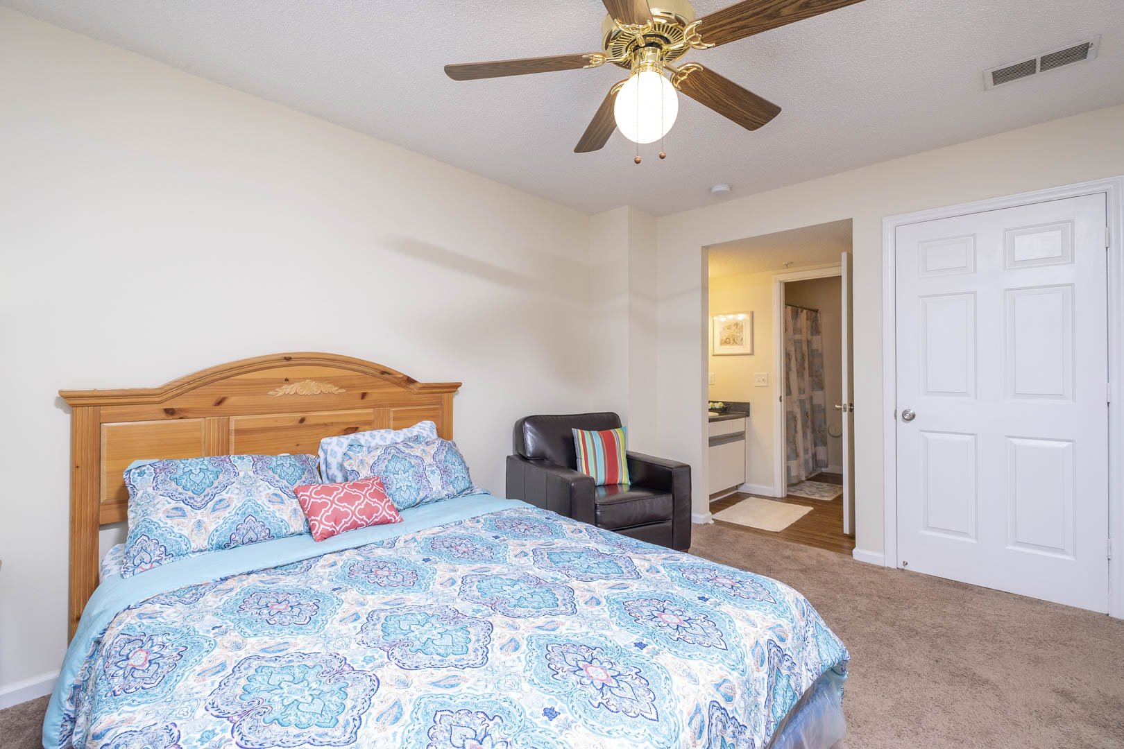 Photos Veterans Park Apartments in Wilmington, NC