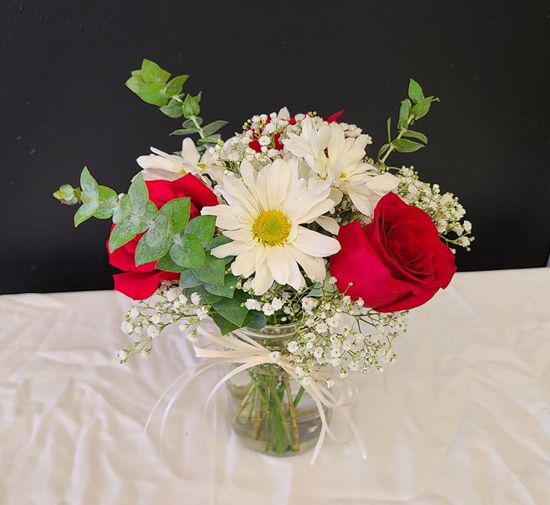 Florists Junction City, KS Muddy Creek Flowers & Gifts