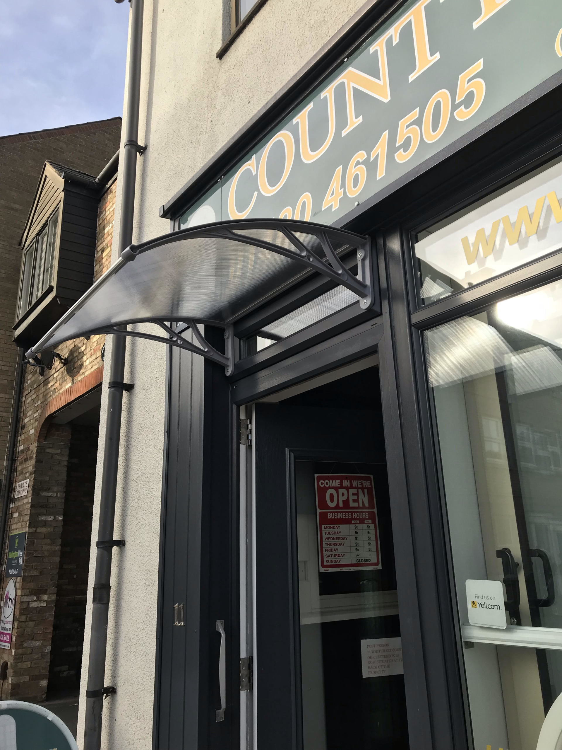 Installation of a door canopy 23/10/18