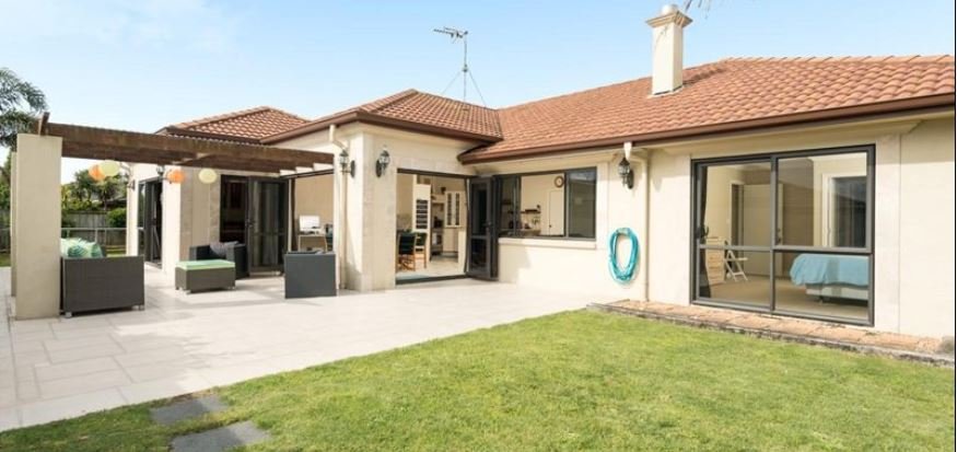 Alfresco dining New Zealand style