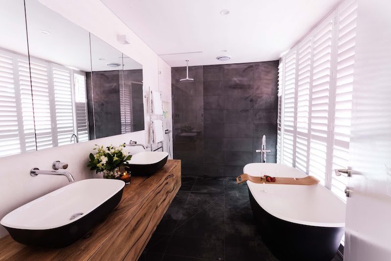 Floating bathroom vanity