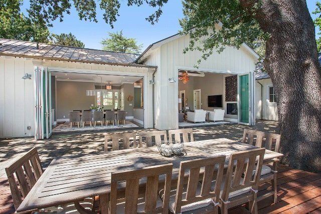 Superb indoor outdoor flow