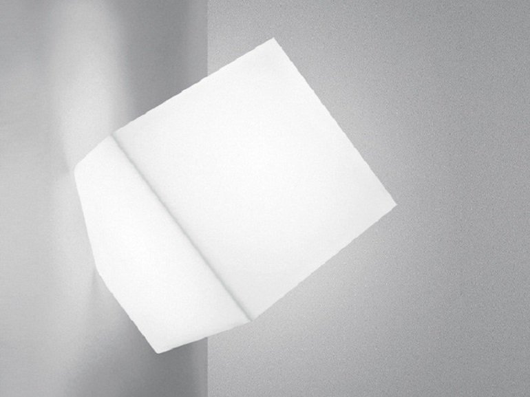 The Edge Wall Lamp