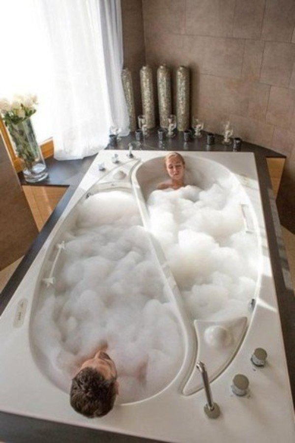 His and hers side by side bathtubs