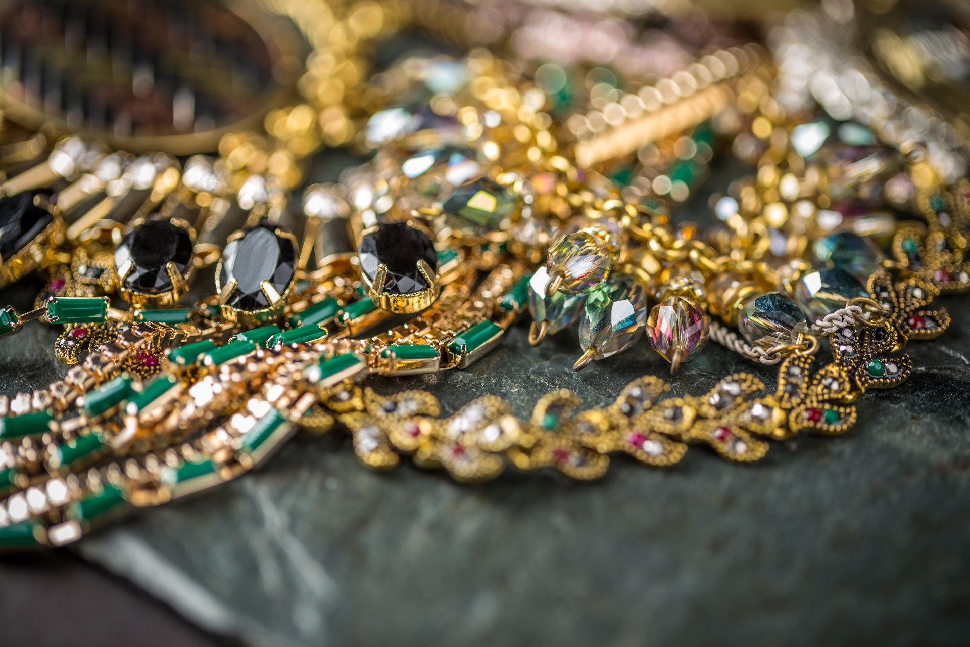 How to Make Money Buying and Reselling Vintage Jewelry