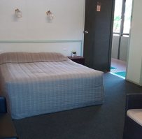 deluxe queen with lake view room amenities