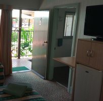 queen twin share room accommodation in forbes