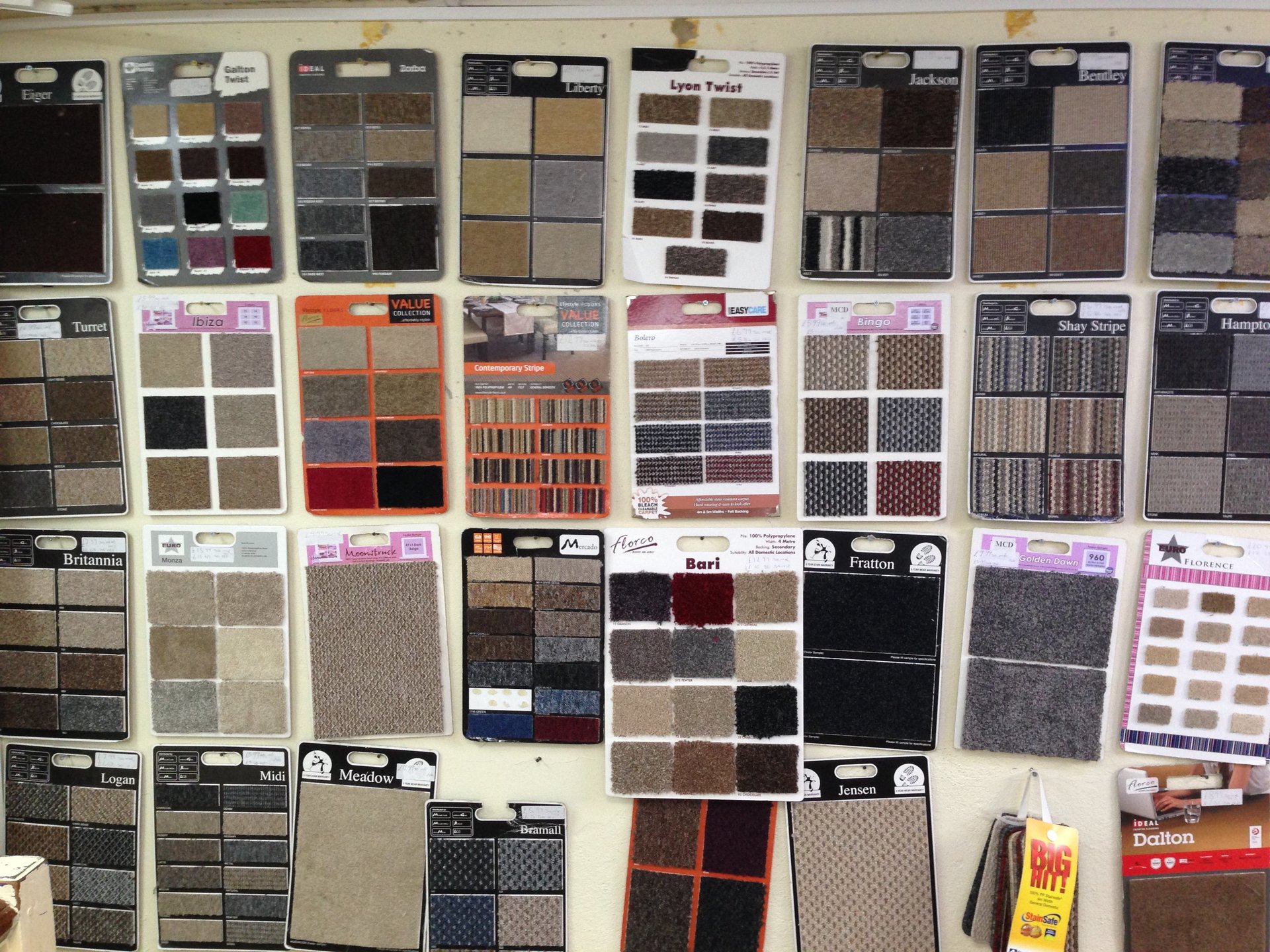 For Carpet shop in Devon CR Stanley Carpets call at 01752 776 555