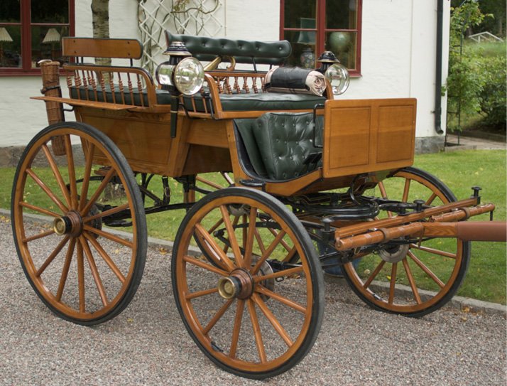 horse drawn carriage in mint condiotion