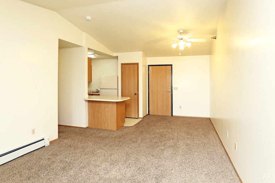 Gallery Cross Creek Apt for Rent in Urbandale, IA