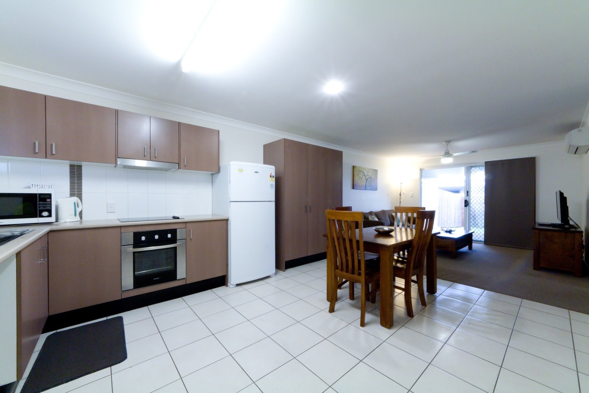 Rockhampton Serviced Apts 1, 2 & 4 Bedrooms (QLD)