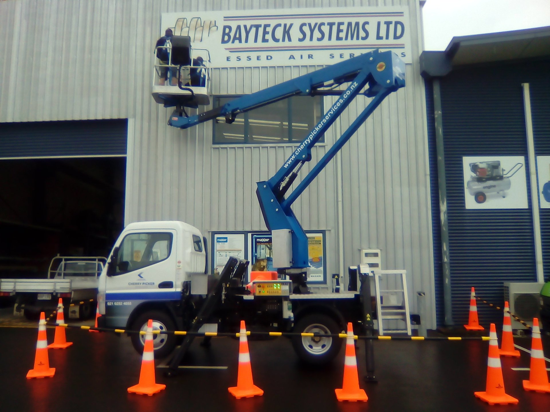 truck mounted cherry picker hire tauranga 