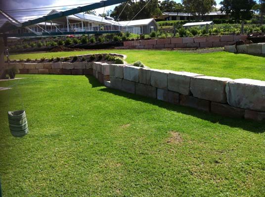 retaining wall for lawn