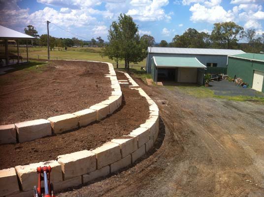 curved tier retaining wall