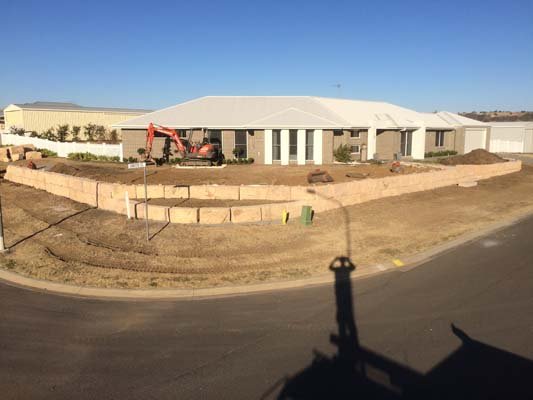 large retaining wall highfields australia