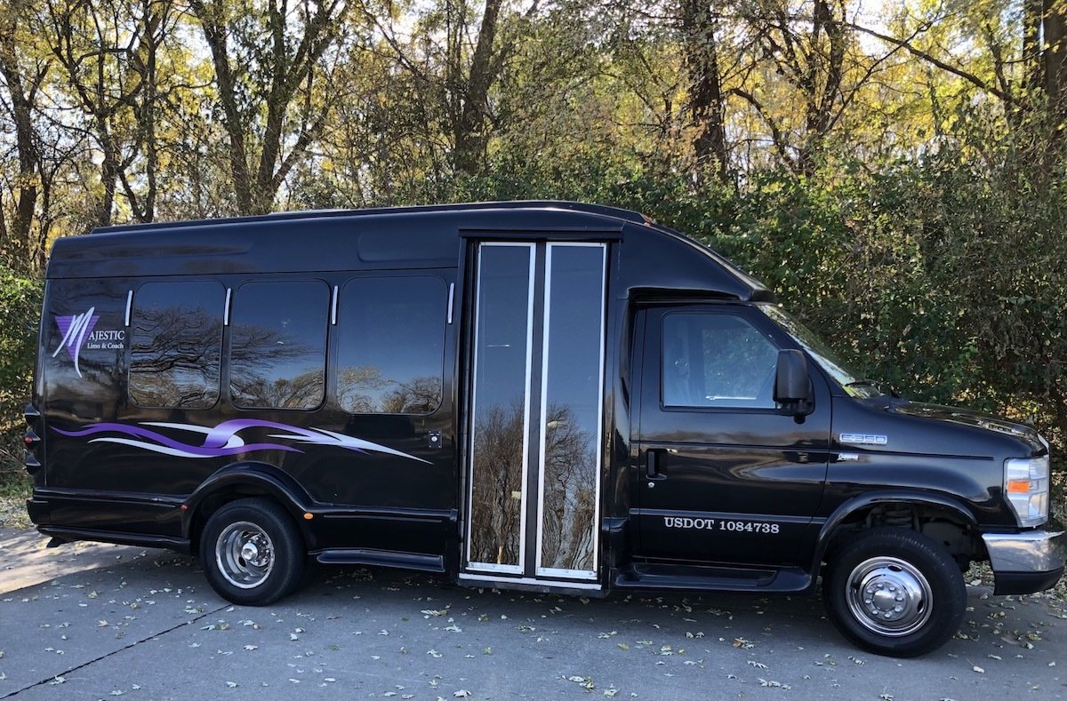 10 passenger Sprinter Limo Rental Des Moines Iowa