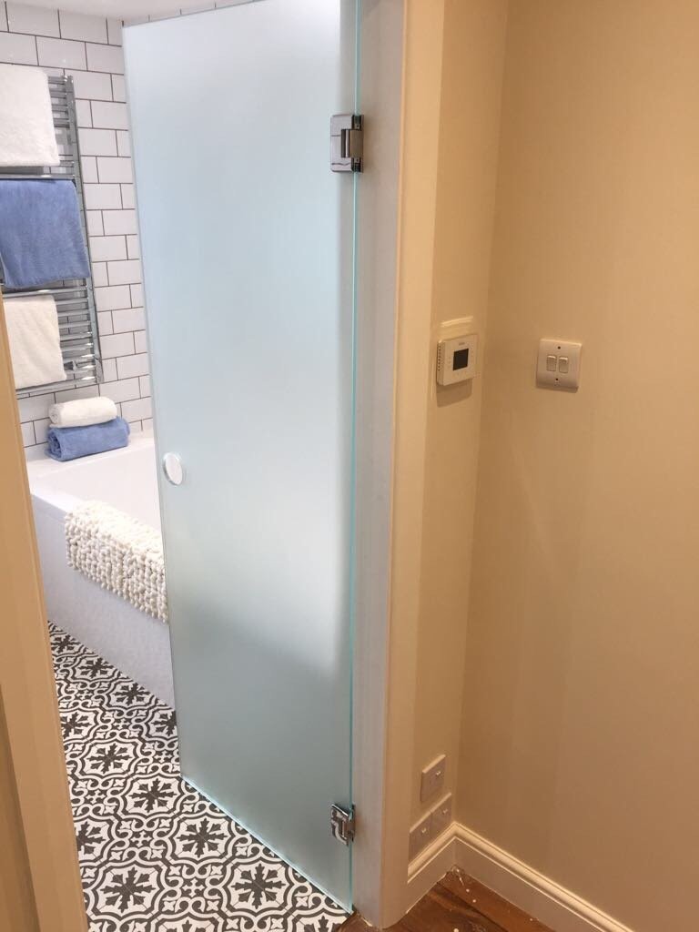 Shower screens and doors Agate Glass Ltd