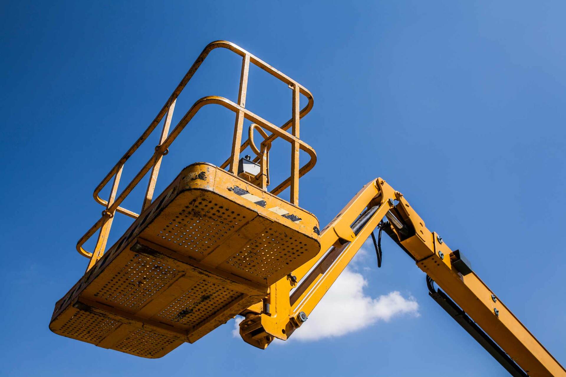 4 Ways a Crane Rental Is CostEfficient