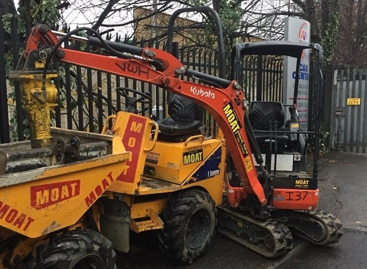 Need to hire mini diggers in Leeds? Contact us!