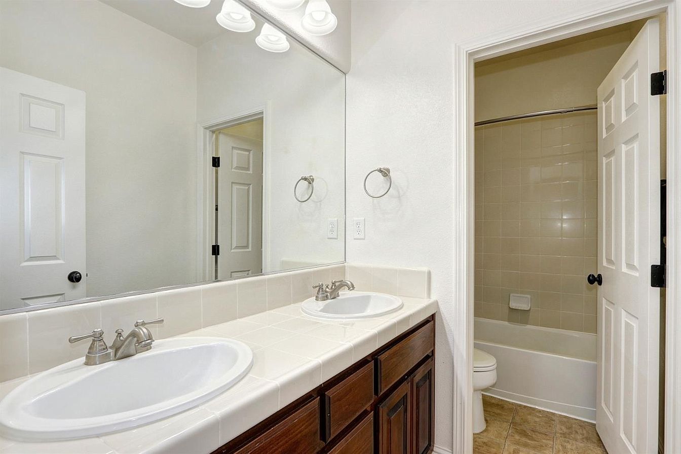 Moxie Realty Group Kelli Moore and Darcia Wilson