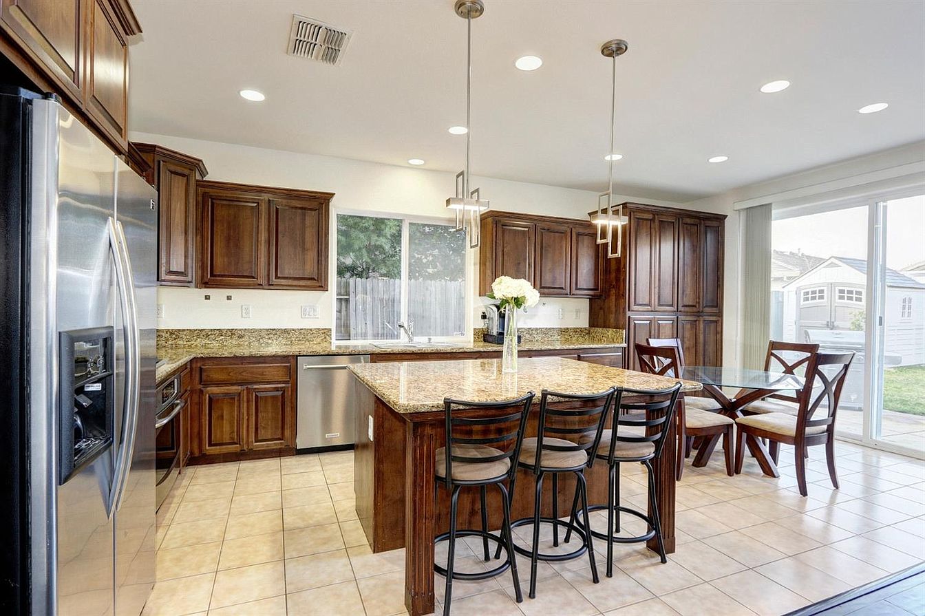 Moxie Realty Group Kelli Moore and Darcia Wilson