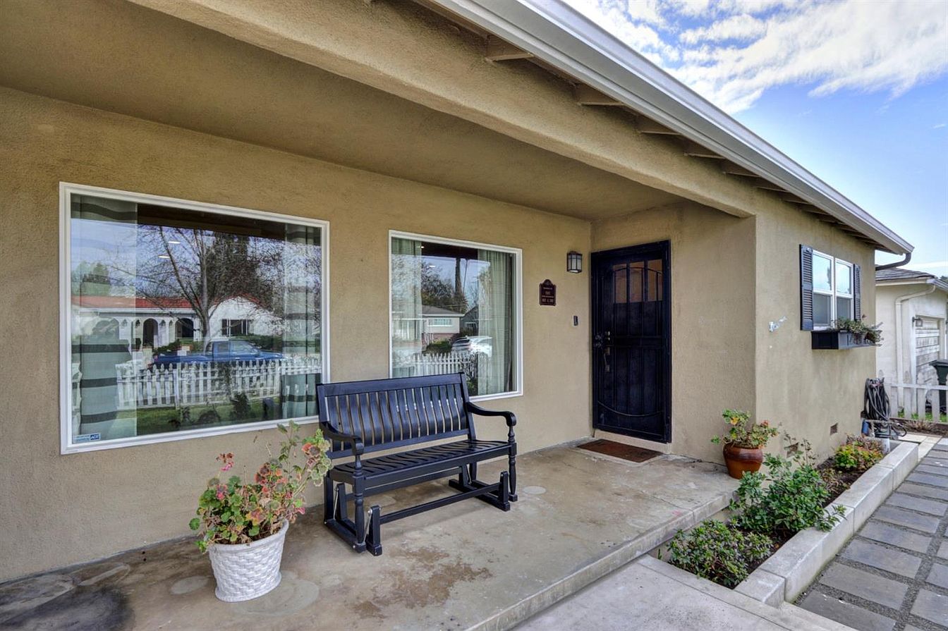 Moxie Realty Group Kelli Moore and Darcia Wilson