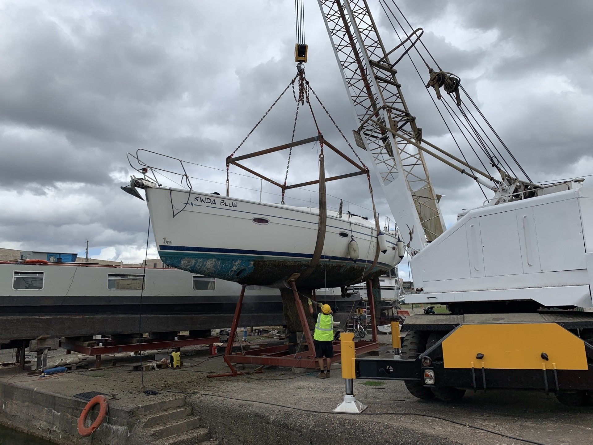 Boat Yard In London, Repairs, Maintenance & Servicing Lifters