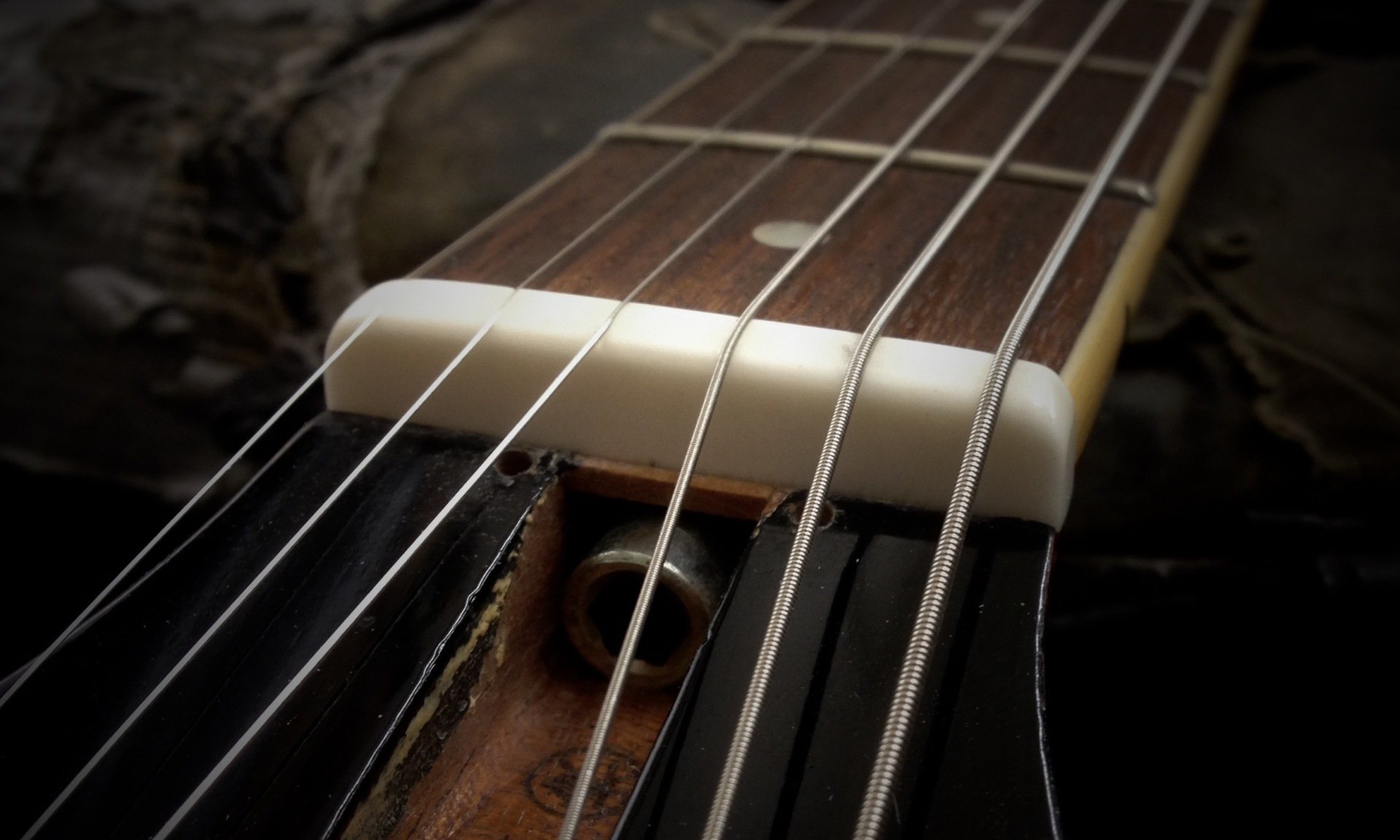 Jack's Guitars 07805 918789 Guitar Repairs