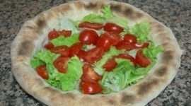 focacce, pizza con i pomodorini, condimento pizza