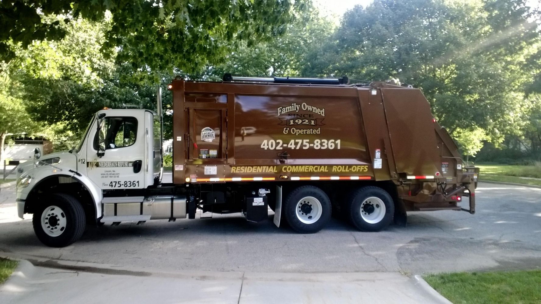 residential garbage Lincoln, NE Niederhaus Refuse Inc