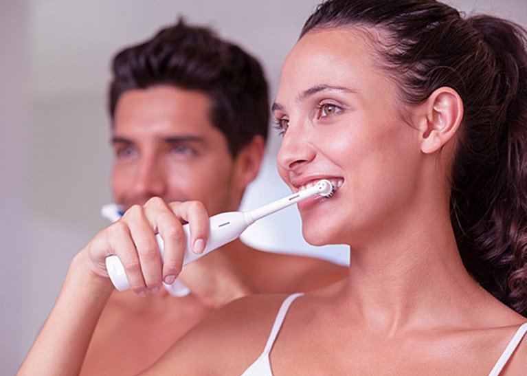 couple-maintaining-teeth couple-maintaining-teeth