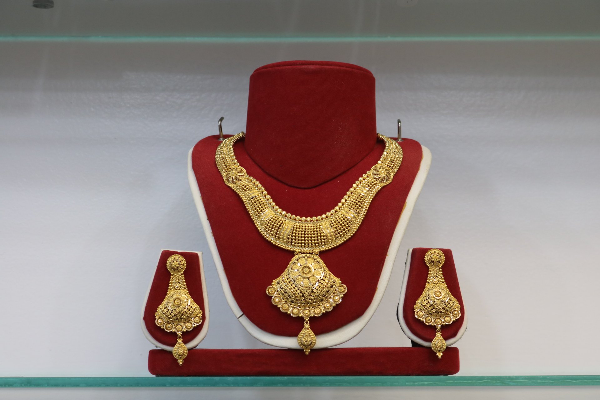 Raj Jewelers Corp. - 22K gold jewelry & diamond jewelry - Indian ...