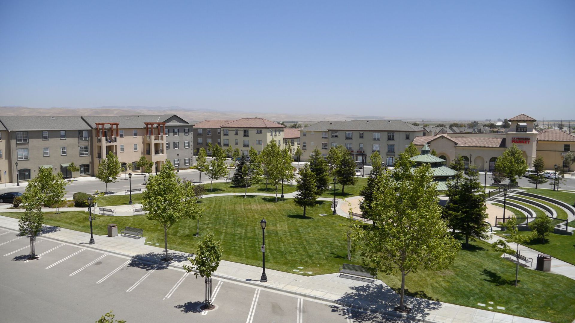 f screen Tour Virtual  Village  CA Greenfield Apartments