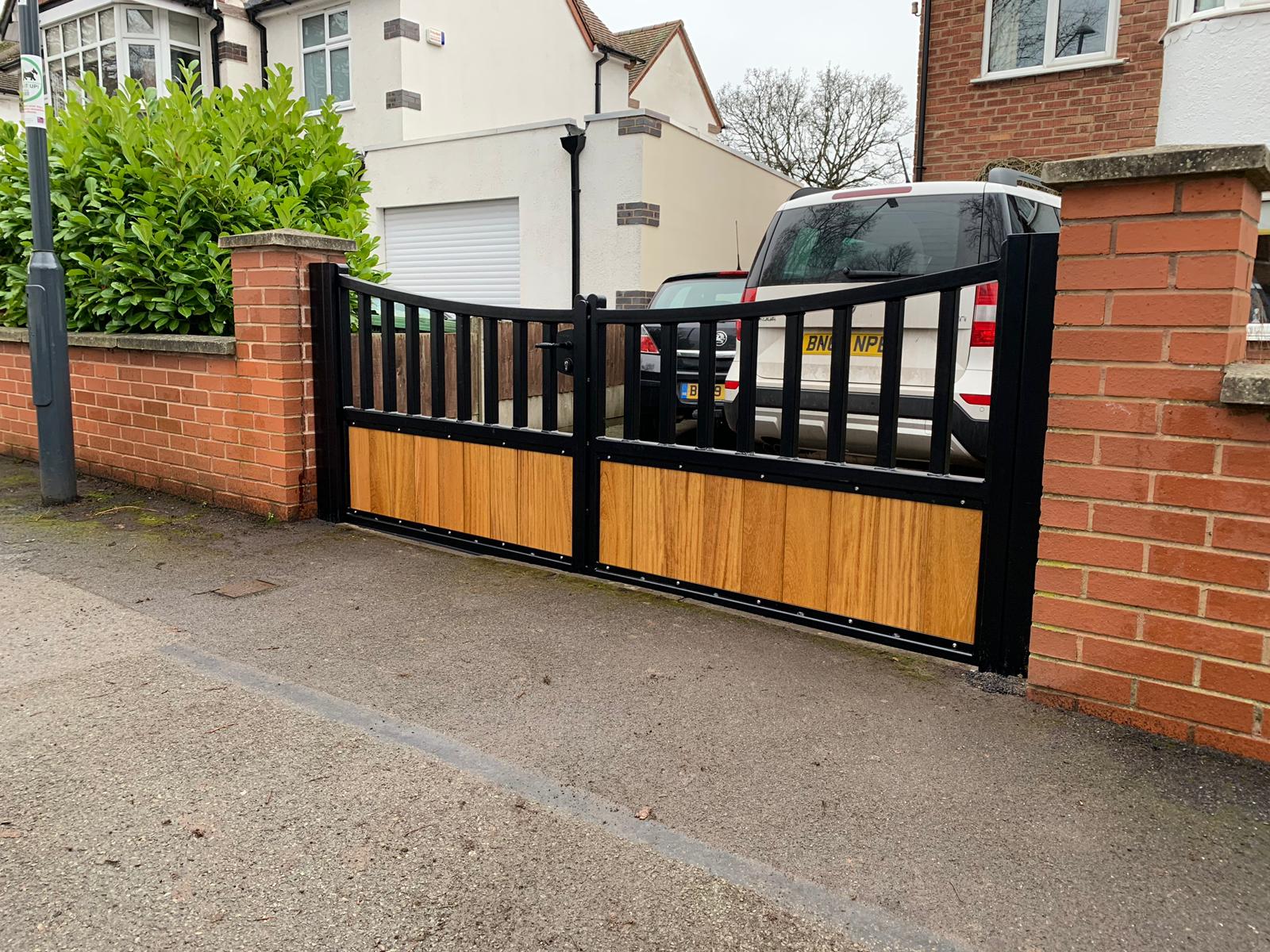 Timber gates Warwickshire Gates Ltd