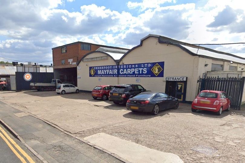 Carpet shop fined for lockdown opening